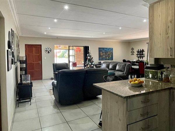 3 Bedroom Property for Sale in Fraaiuitsig Western Cape